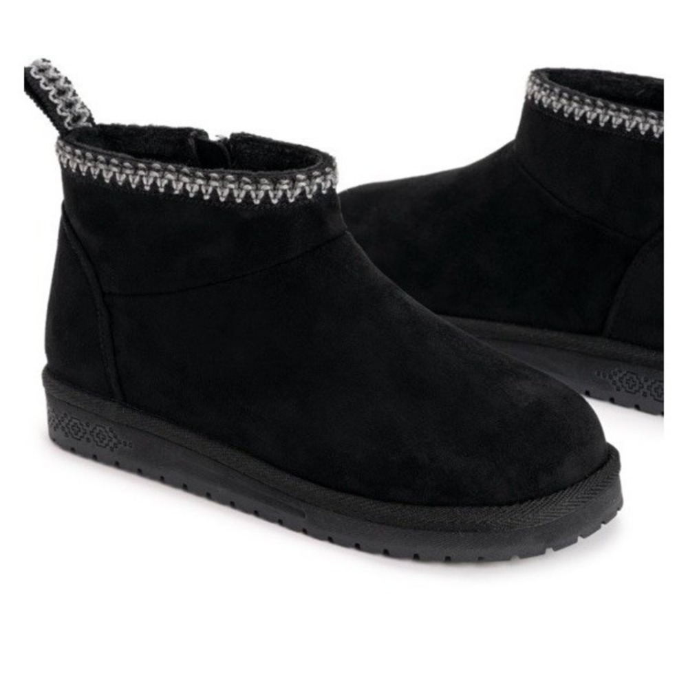 Women's 11W Muk Luks Larissa Black Boots